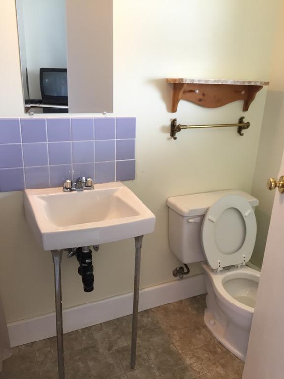 Admiral'S Quay Motel & Suites Сейнт Джон Екстериор снимка